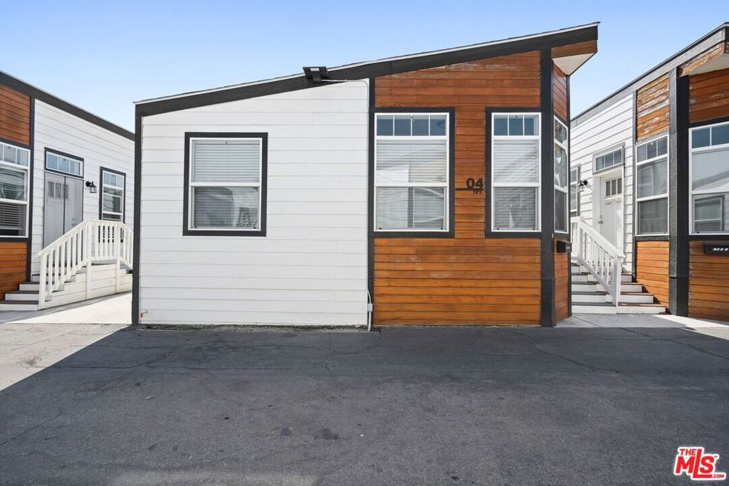 Welcome to this beautiful 2016 Fleetwood 2-bedroom, 2-bathroom home located in North Hollywood, in the highly desirable Hollywood Backlot Bungalows mobile home park. This modern home features a spacious, open layout with contemporary finishes throughout, and comes fully equipped with all appliances, central A/C, and a convenient in-home washer and dryer. Enjoy resort-style amenities including a sparkling pool, relaxing spa, fully equipped gym, clubhouse, outdoor BBQ area, and a dog park. With an affordable monthly space rent of just $1,495, this is an incredible opportunity to own in a prime North Hollywood location. Space 73 is labeled Ivy 4 on the home and map.. Don t miss out!