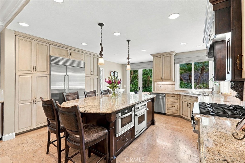 Properties 2 22172 Wayside
