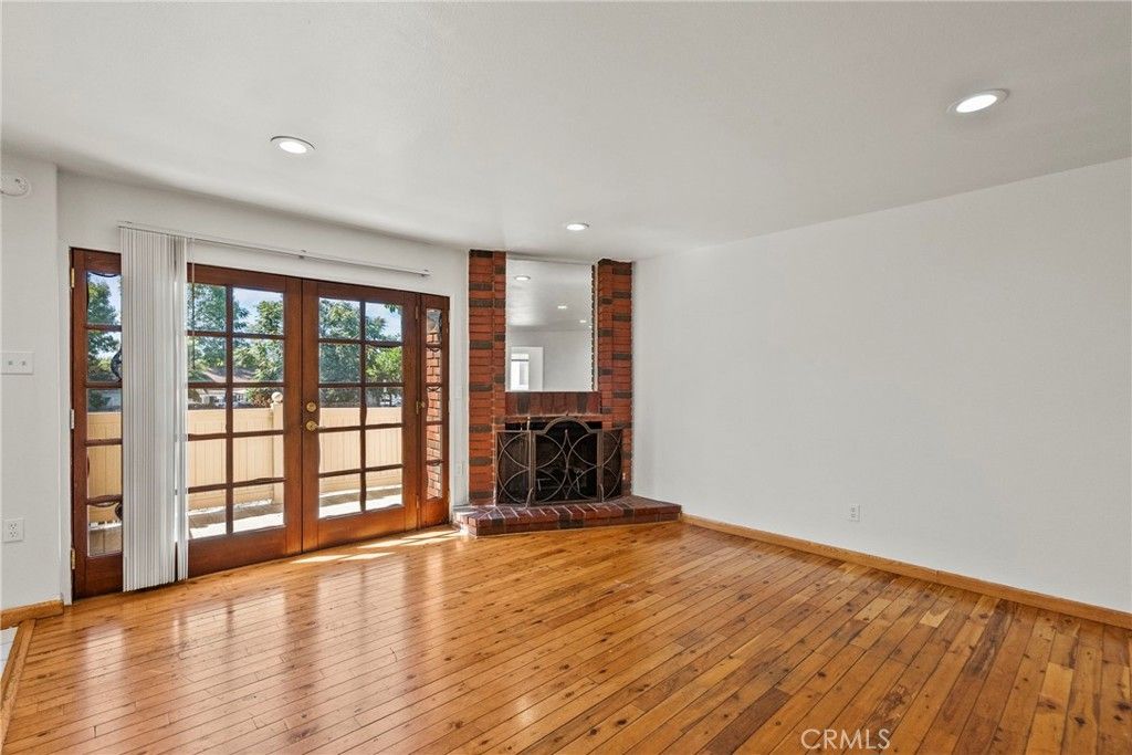 Photo of 13959 Victory Boulevard #5, Van Nuys, CA 91401 (MLS # GD25219322)