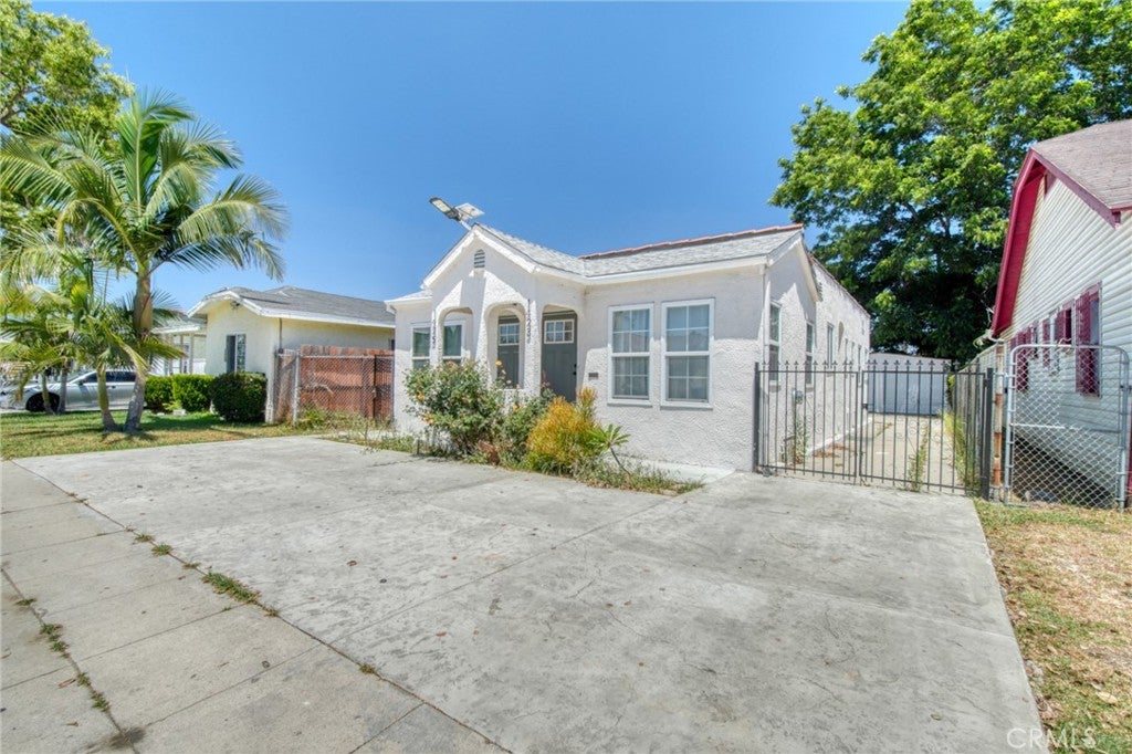 1423 W 65th