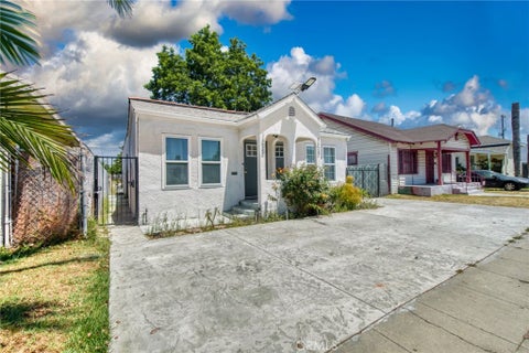 Photo of 1423 W 65th ST, Los Angeles, CA 90047 (MLS # CV26157785)