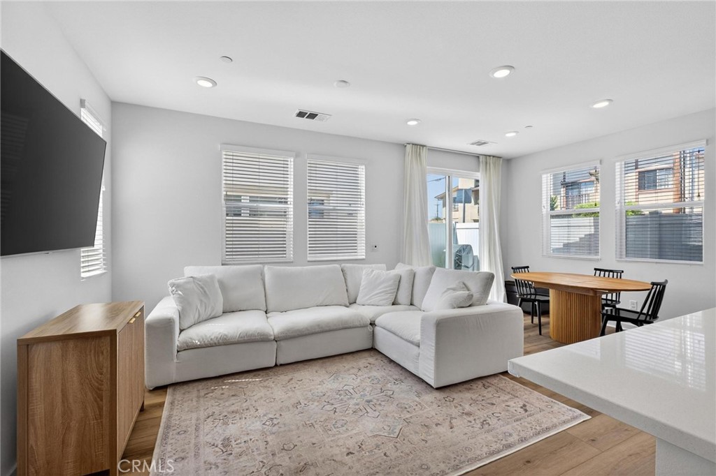 1554 W Plaza Del Amo