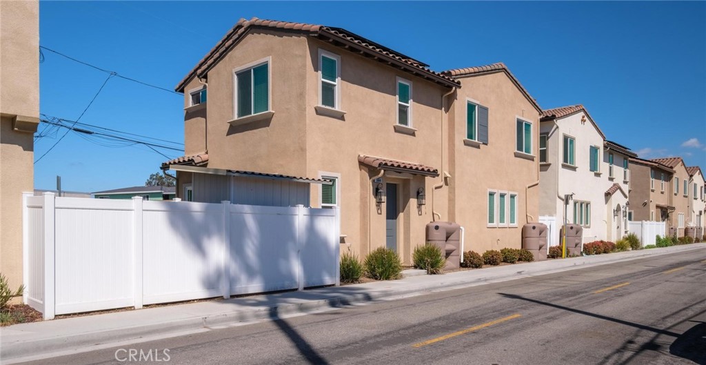 1554 W Plaza Del Amo