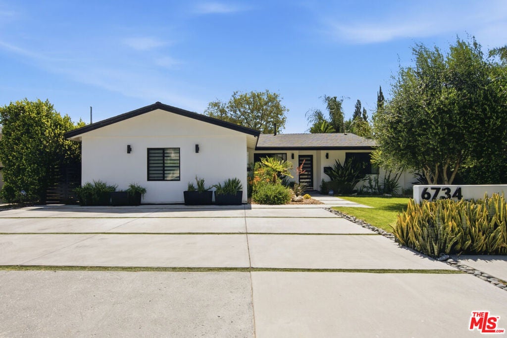 6734 Agnes Avenue, North Hollywood CA 91606