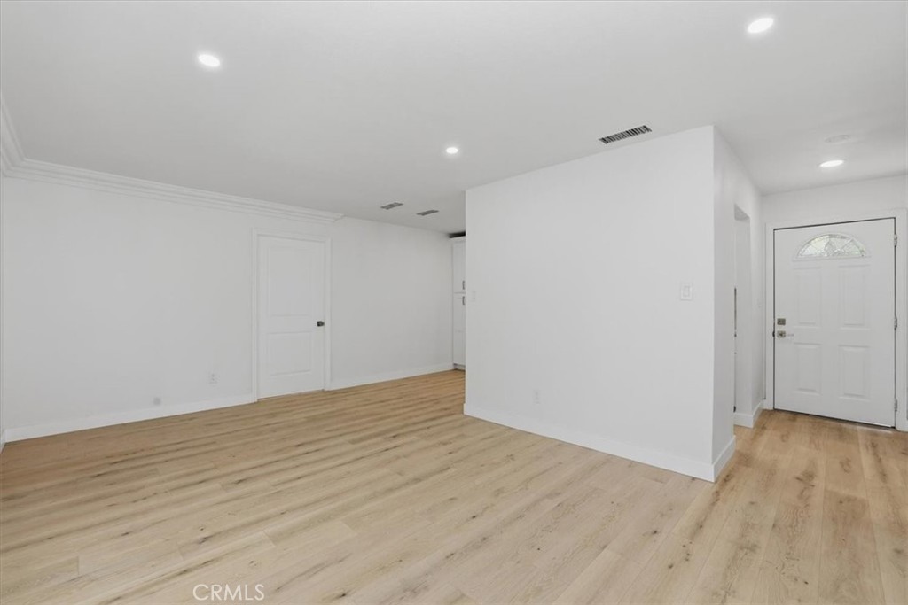 6490 Hillside