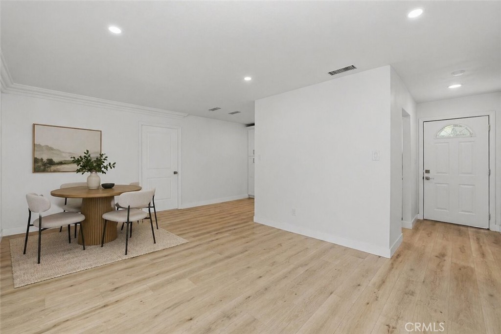 6490 Hillside