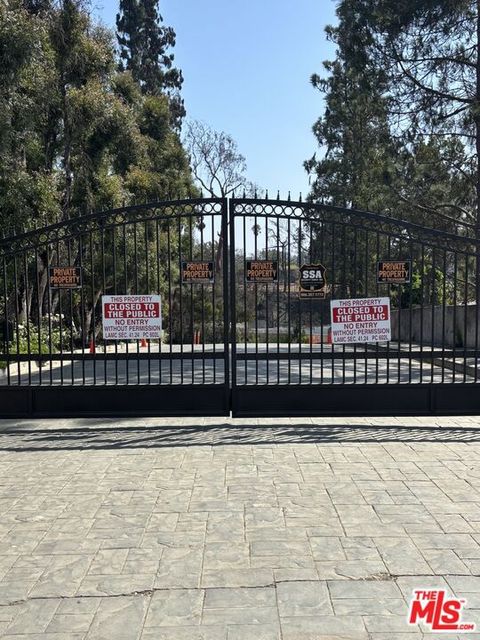 Photo of 742 Patterson Place, Pacific Palisades, CA 90272 (MLS # 25590455)