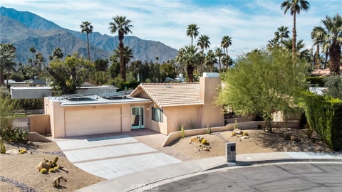 Photo of 575 N Burton Way, Palm Springs, CA 92262 (MLS # AR26181071)