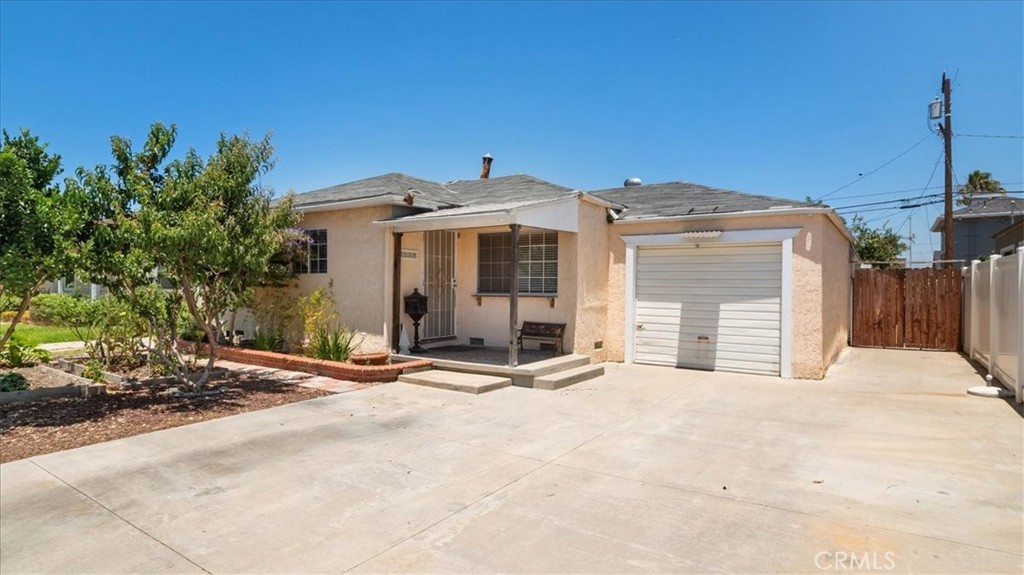 Welcome to 3139 W 152nd Place, a spacious 3-bedroom, 3-bathroom home located in the heart of the highly desirable El Camino Village neighborhood of Gardena. Sitting on a generous 5,900 sq ft lot, this property offers a fantastic opportunity for buyers looking to renovate, customize, and create their dream home. This single-story residence features a functional layout with great bones, original hardwood flooring, and an attached garage with a long driveway. Conveniently located just minutes from El Camino College, Mark Twain Elementary, SpaceX, SoFi Stadium, and only 10 minutes to Manhattan Beach. Whether you’re an investor or a homeowner with a vision, this home checks the boxes for location, space, and long-term value.
