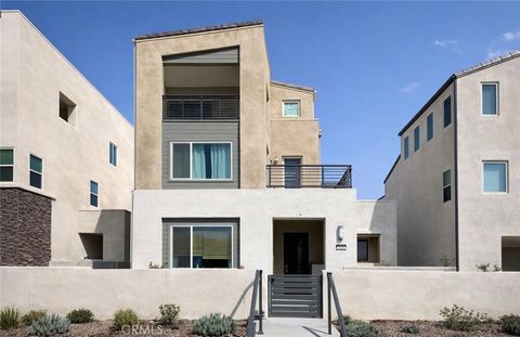 426 Treble Irvine CA 92618