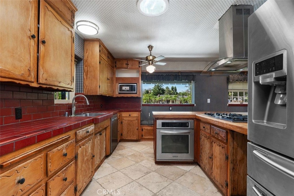 919 W Sharon