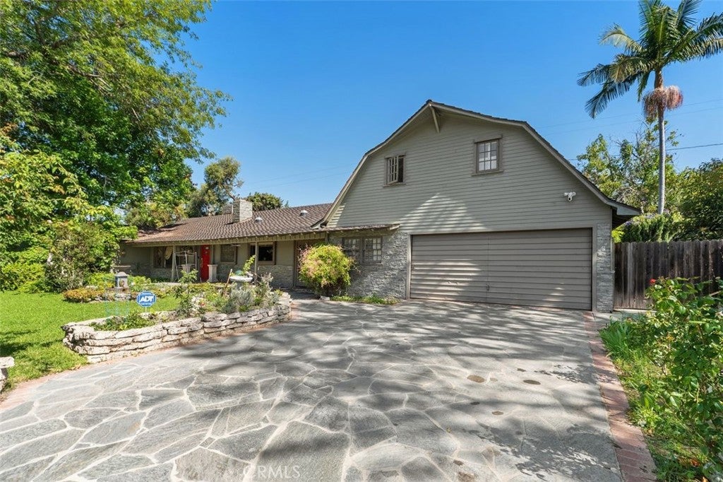 919 W Sharon