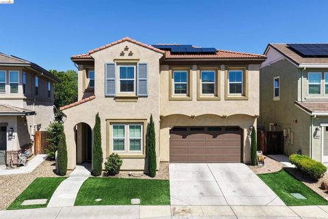 Photo of 58 Redberry Loop LOOP, Brentwood, CA 94513 (MLS # 41136836)