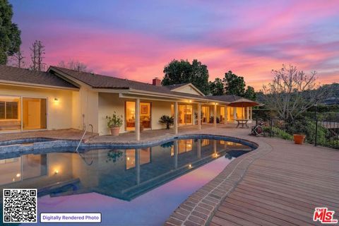 Photo of 3713 Dellvale Place, Encino, CA 91436 (MLS # 26664523)