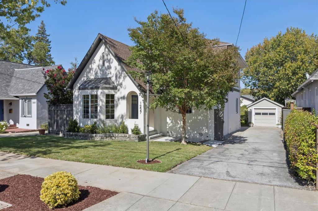 1227 Rhus Street