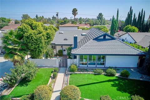 Photo of 9604 Swinton Ave, North Hills, CA 91343 (MLS # SR25238803)
