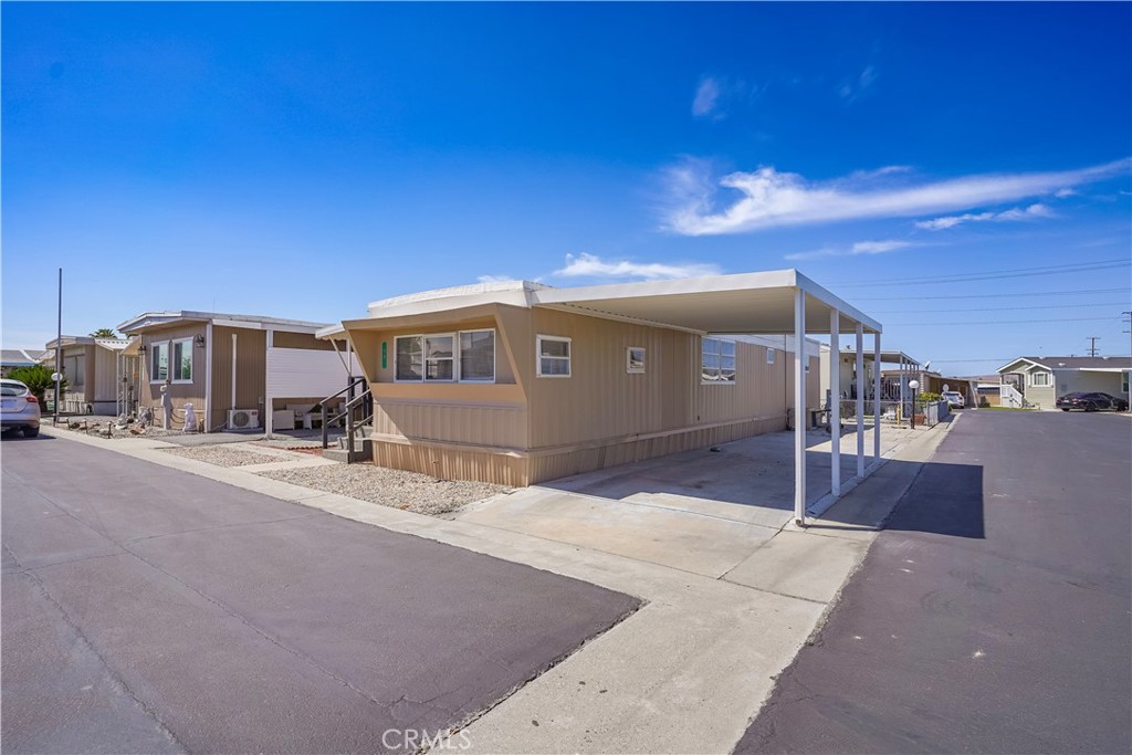 260 N Lyon Avenue 59