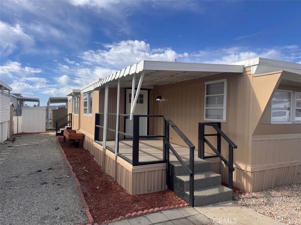 260 N Lyon Avenue 59