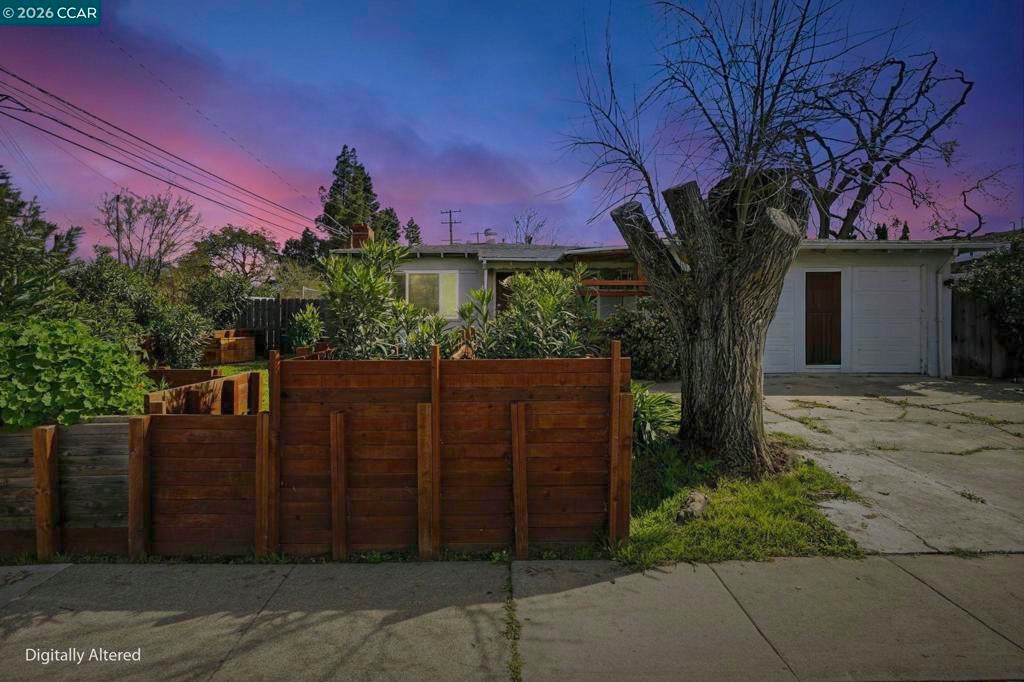 1990 Sunshine Dr