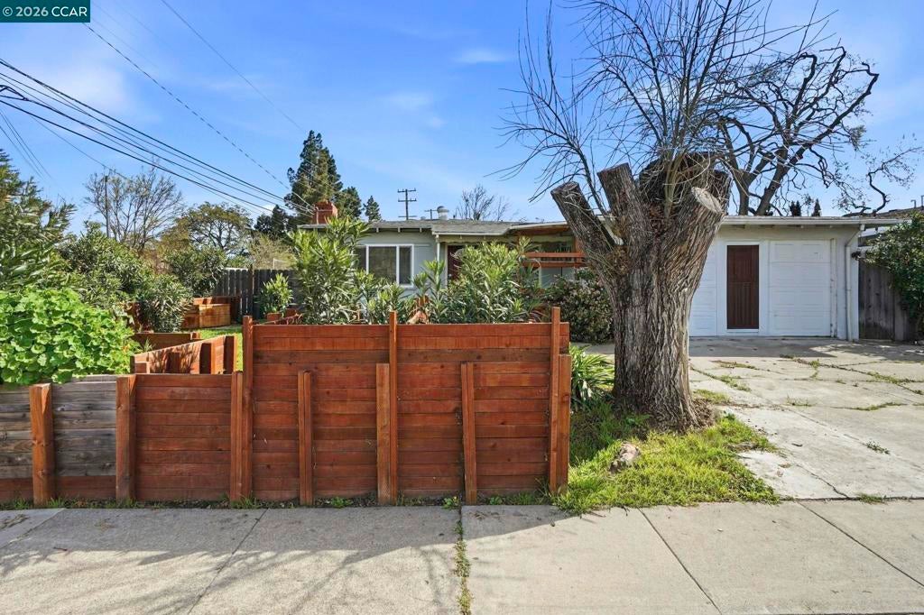 1990 Sunshine Dr