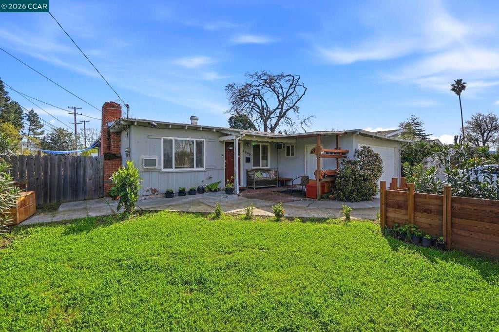 1990 Sunshine Dr