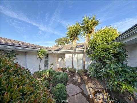 Photo of 4 Eastfield Dr, Rolling Hills, CA 90274 (MLS # SB26083799)