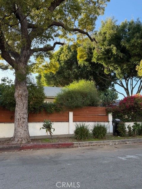 Photo of 1537 N Serrano Avenue N, Los Angeles, CA 90027 (MLS # SR25271090)