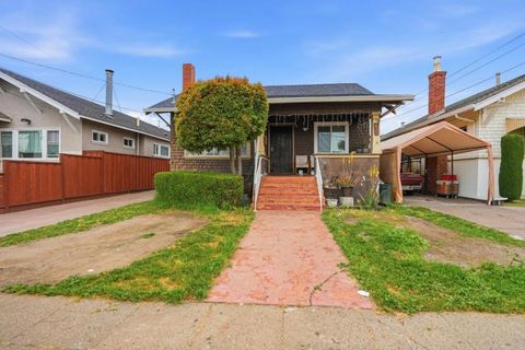 Photo of Oakland, CA 94605 (MLS # ML82041316)