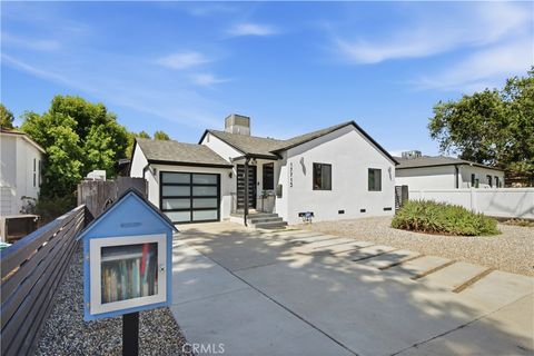 Photo of 17713 Bullock St St, Encino, CA 91316 (MLS # SR26093931)
