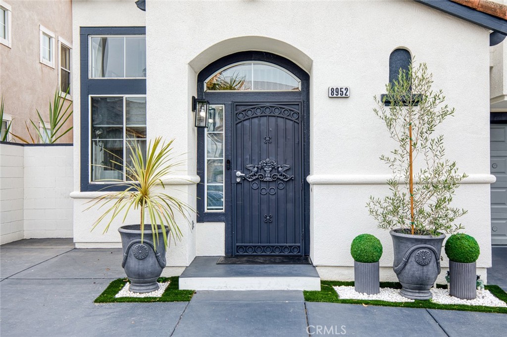 8952 Poinsettia Lane