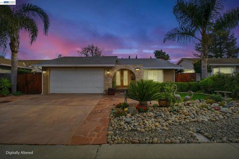 Photo of 3020 San Andreas Dr Dr, Union City, CA 94587 (MLS # 41126777)