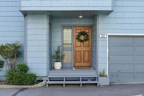 Photo of 939 Linda Mar Boulevard, Pacifica, CA 94044 (MLS # ML82045551)