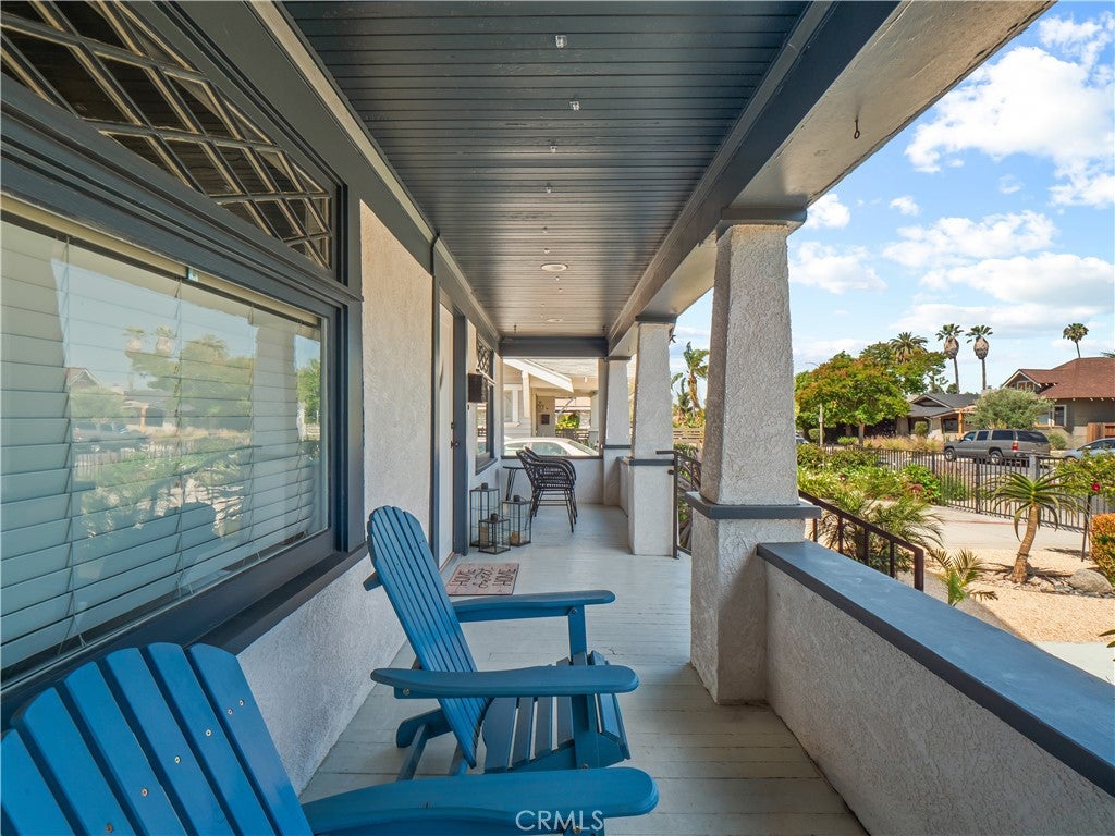 2330 W 29th Place