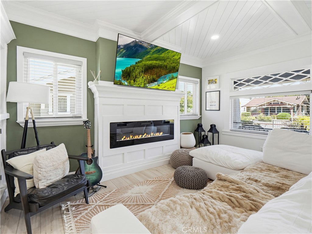 2330 W 29th Place