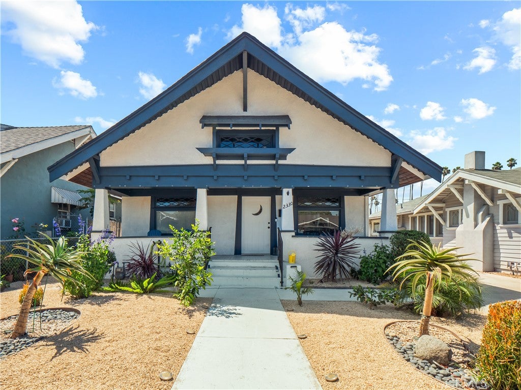 2330 W 29th Place