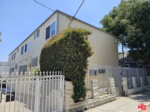 Photo of 1146 S Berendo Street, Los Angeles, CA 90006 (MLS # 25596001)
