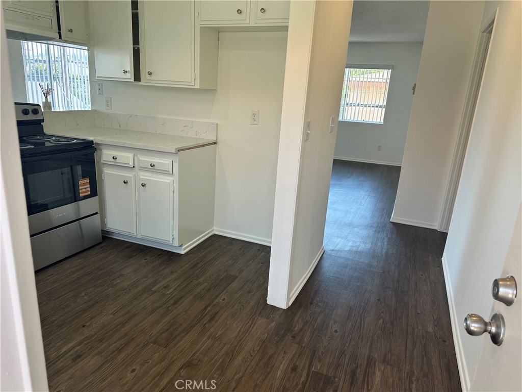 939 S Cabrillo Avenue 10