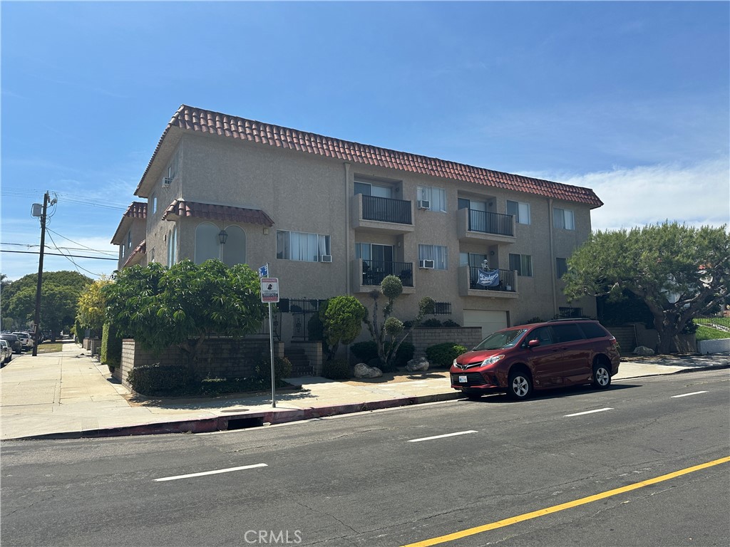 939 S Cabrillo Avenue 10