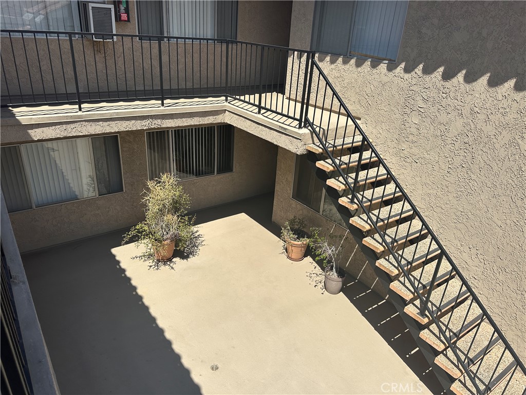 939 S Cabrillo Avenue 10