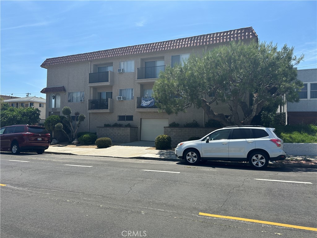 ***THIS IS A MONTH-TO-MONTH RENTAL***Bright and sunny, at 1214 sqft, this is the largest unit in this gated building. Upstairs, no walls are shared with any neighbor. The unit has a private balcony facing the PV hills and it was recently remodeled with quartz counters in the kitchen and both bathrooms and plank flooring throughout. The stove and dishwasher are new and the unit is freshly painted. The primary bedroom suite has a walk-in closet, the other bedroom has a closet along one wall. The hall has a large linen closet for extra storage. All rooms are spacious and there is a dining area with a ceiling fan, off the kitchen and adjacent to the living room. There is a community laundry room on-site and the apartment comes with 2 parking spaces with storage lockers in a gated garage.
The building is centrally located close to shopping, restaurants, parks, marina and beaches. Freeway access is just a few blocks away.