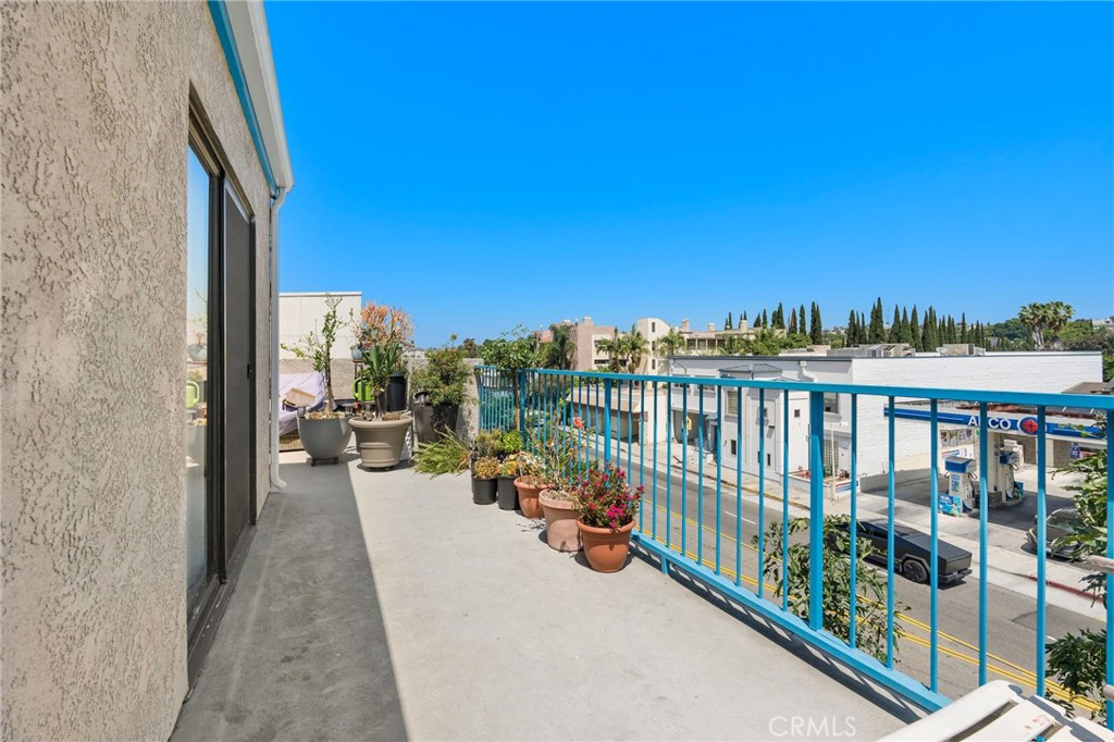 Circle (CA) - Residential Income