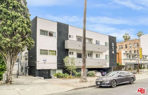 Photo of 514 S Mariposa Avenue, Los Angeles, CA 90020 (MLS # 26654821)