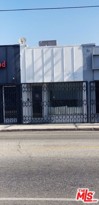 Photo of 5869 Melrose Avenue #5869, Los Angeles, CA 90038 (MLS # 26992393)