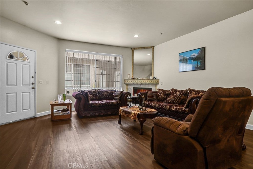 18347 Saticoy 7