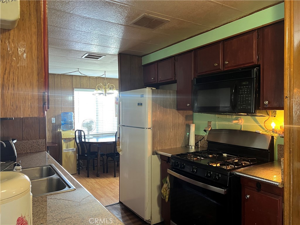 718 Sycamore Avenue 21