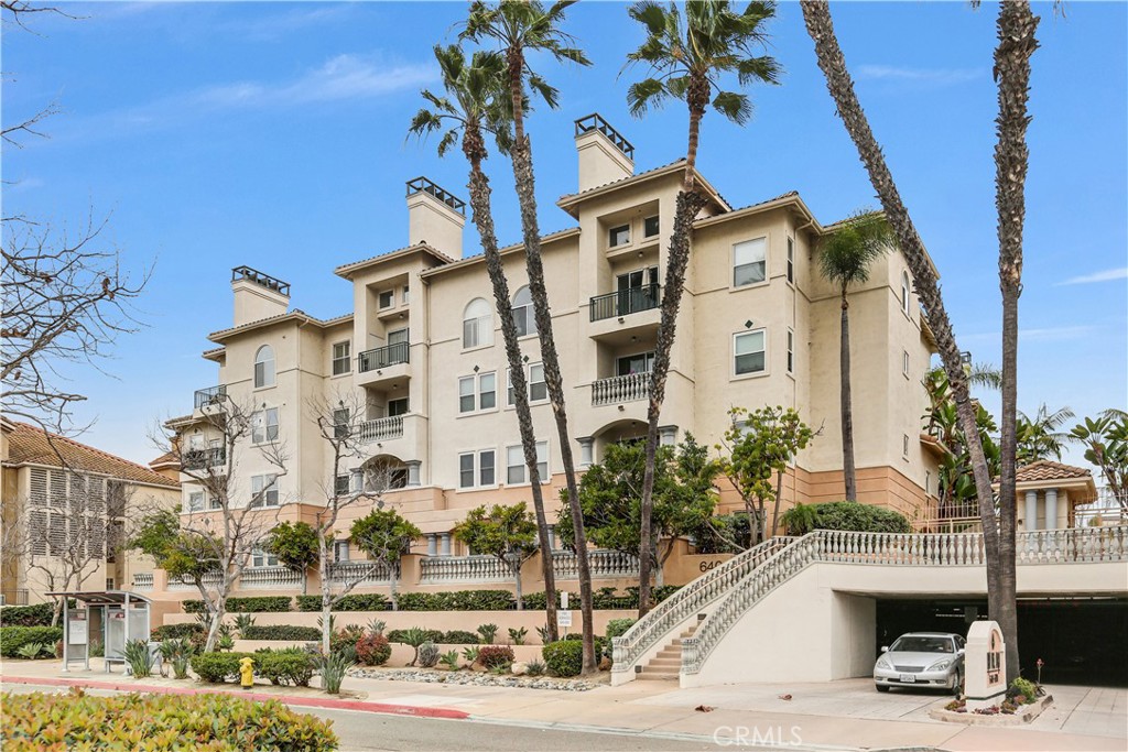 640 Camino De La Reina