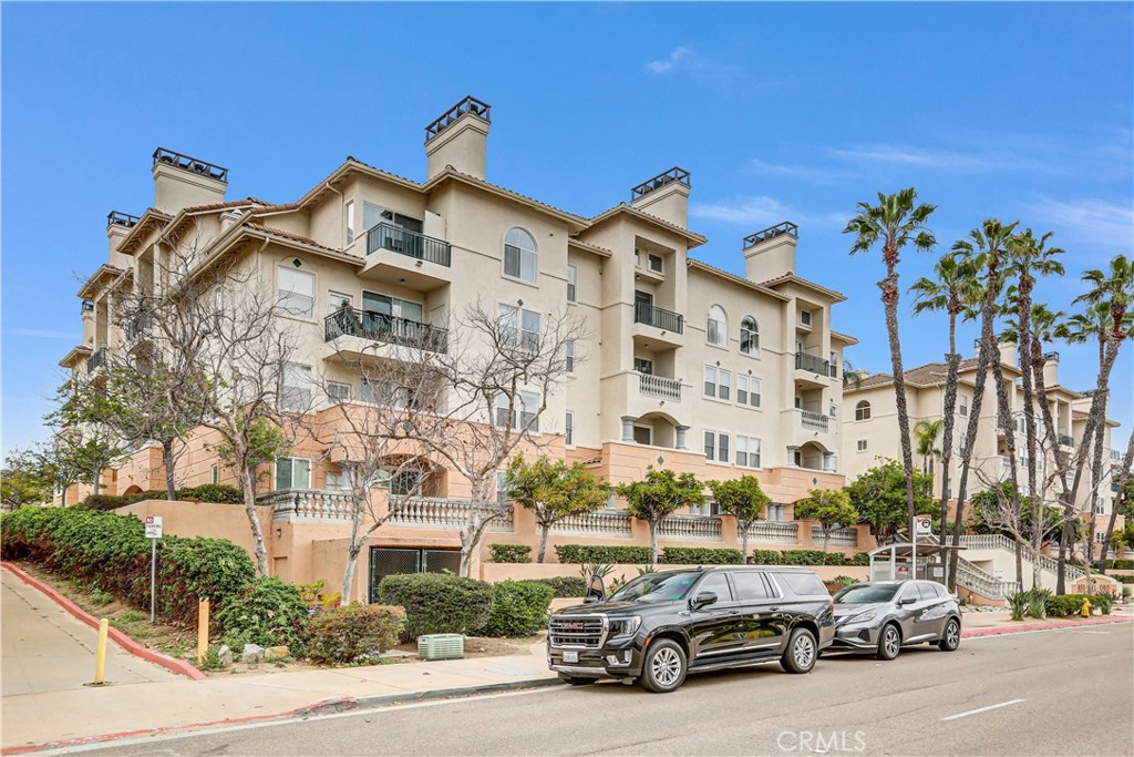 640 Camino De La Reina