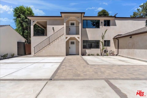 Photo of 6913 1/2 Encino Avenue #Upper unit, Los Angeles, CA 91406 (MLS # 26866311)