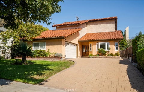 Photo of 658 Glenmore Blvd, Glendale, CA 91206 (MLS # MB26216904)