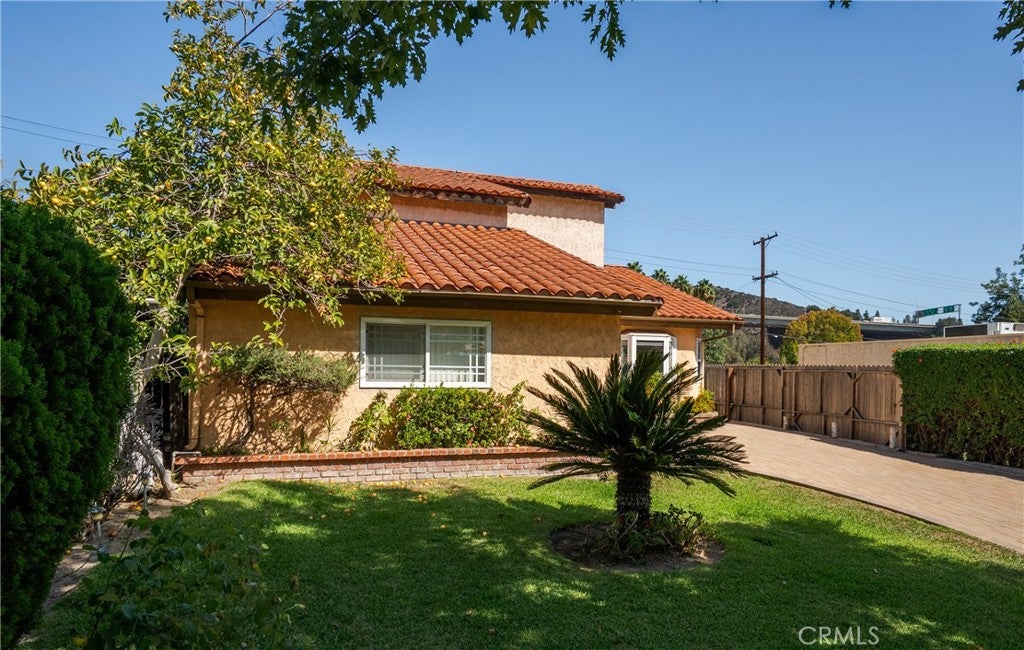 658 Glenmore